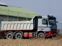 ACTROS-2640 muß auf die nächste Beladung warten; 150324