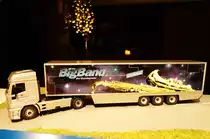WIKING-KOFFERSATTELZUG  BIG BAND BUNDESWEHR -
Wiking IVECO-EUROSTAR-Koffersattelzug  Big Band der Bundeswehr -
da steckt Musik drin....am 29.1.2017...