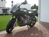 Meine FZ6 Fazer, in diedem Sommer neu zugelassen. Habe sie auf 98 PS entdrosseln lassen.
Hoffentlich kommt bald das Fr�hjahr mit Sonne und W�rme, dann kann es endlich wieder los gehen ! ;-)