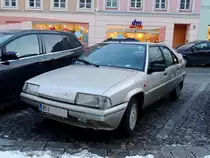 CITROEN BX, hat eine Parklücke am Hauptplatz in Ried ergattert; 170117