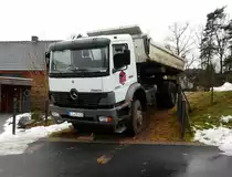 =MB Atego 1828 steht auf einer Baustelle in 36100 Petersberg-Marbach, 01-2017