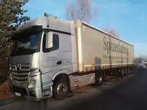 Mercedes Benz Actros 1851 Sattelzug von Charterway 22.12.2016 Regen.