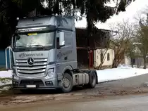 ACTROS-1851 vor einem idyllischem Platzerl; 170203