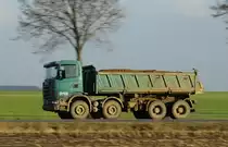 Mitzieher Scania 360, am 6.2.2017 auf der L 164 (ex B221) bei Übach - Palenberg