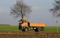 Mitzieher MAN TGA 18.410 , am 6.2.2017 auf der L 164 (ex B221) bei Übach - Palenberg