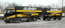 =MB Actros der Fahrschule HACKER steht auf dem Autohof Fulda-Nord, 02-2017