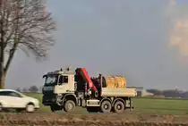 MB 3346 beladen mit Kabelrollen, mitgezogen am 6.2.2017 auf der L 164 (ex B221) bei Übach - Palenberg