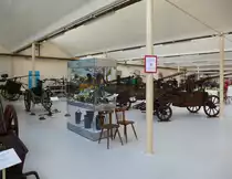 Vieux-Ferrette, Blick in eine Ausstellungshalle des Feuerwehrmuseums, geh�rt zu den gr��ten in Frankreich, Mai 2016