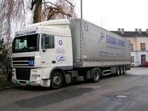 XD95.480 einer T�rkischen Spedition wartet am Bahnhofvorplatz in Ried i.I. seinen Wochenendruhe ab; 081221