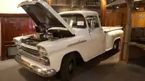 Chevrolet Apache 3100 des Modelljahres 1958. Die Pickup des Modelljahres konnten mit einer Nutzlast von 0.5to oder 0.75to bestellt werden. Ein solcher Truck war ab US$ 2185,00 zu haben.Essen-Kettwig am 11.02.2017.