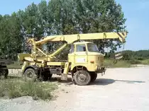 IFA W50 Kranwagen am 29.6.2003 irgendwo in Sachsen-Anhalt.