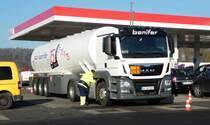 =MAN-Tankzug bringt frischen Stoff zur Tankstelle am Rasthof Fulda-Nord, 02-2017