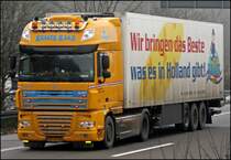 Hier sieht man die beleuchtete Girlande etwas besser....
In Deutschland ist sowas nat�rlich auch verboten....