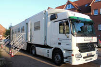 MB Actros 1832 - DRK Blutspendemobil am 15.02.2017 in Tostedt (Niedersachsen).