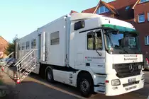 MB Actros 1832 - DRK Blutspendemobil am 15.02.2017 in Tostedt (Niedersachsen).