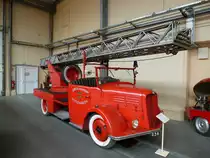 Laffly BSO 13, Drehleiterwagen von 1946 der Gemeinde Wittenheim/Elsa�, Feuerwehrmuseum Vieux-Ferrette, Mai 2016 