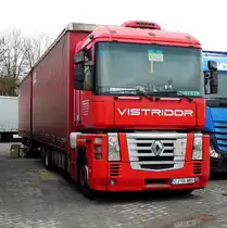 =Renault - Hängerzug aus Rumänien rastet auf dem Autohof Fulda Nord im Februar 2017. Dem netten Fahrer allzeit gute Fahrt!