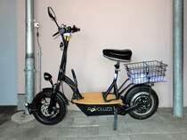 E-Scooter Revoluzzi. Aufgenommen am 17. Februar 2017 in Wetzikon, Kanton Zürich, Schweiz