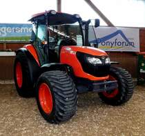 =Kubota M7060 steht im Februar 2017 bei der Hessischen Landwirtschaftsausstellung in Alsfeld