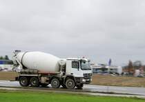 MB 3541 ACTROS beladen Betonmischer, mitgezogen am 23.2.2017 auf der L 164 (ex B221) bei Übach - Palenberg