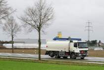 MB ACTROS Heizöltankwagen, mitgezogen am 23.2.2017 auf der L 164 (ex B221) bei Übach - Palenberg 