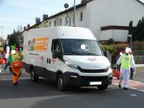 Globus IVECO Daily am 25.02.17 beim Faschingsumzug in Maintal Dörnigheim