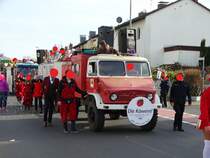 Ein älterer Unimog am 25.02.17 beim Faschingsumzug in Maintal Dörnigheim