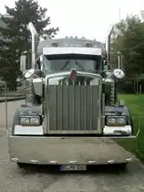 Frontansicht eines Kenworth im Oktober 2016 während der Motor World Classics in Berlin.