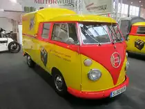 VW Bully mit Pritsche ausgestellt auf der Motor World Classics im Oktober 2016.