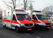 Zwei DRK Ortsverband Maintal Mercedes Benz Sprinter (19/83/1 Maintal) und (19/84/1) am 25.02.17 beim Faschingsumzug in Maintal Dörnigheim