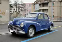 Peugeot 203 parkiert beim Tramdepot Wiesenplatz. Die Aufnahme stammt vom 04.03.2017.
