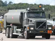 Ein Volvo N10 Kerosintankfahrzeug der schwedischen Luftwaffe, aufgenommen am 28.08.2010 in Göteborg.
