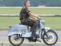 Eine leistungsgesteigerte Variante der guten alten Schwalbe mit Hondamotor und Scheibenbremsen vorne, aufgenommen am 07.08.2010 in Kecskemét.