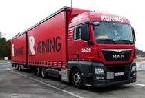 =MAN-Hängerzug der Spedition  REINING  rastet an der A 7, Februar 2017