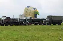 Ein Austin K3 Pritschen-Lkw, neben einem Leyland Beaver und einem Leyland Octopus (Fairford, Juli 2012).