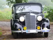 Ein Mercedes-Benz 170S Cabrio B an einem verregneten Augusttag im Jahr 2012