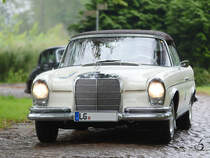 Ein Mercedes-Benz 300SE Cabrio im August 2012