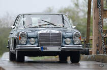Ein Mercedes-Benz 300SEL während der ADAC Sunflower Rallye im August 2012.