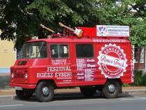 FSC Żuk (Polnisch für Käfer) macht Werbung für eine Musikbar in Debrecin, 26.6.2016