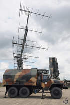 Ein Ural 375D mit P-18M Radar der Ungarischen Luftwaffe, aufgenommen im August 2010 in Kecskemét.