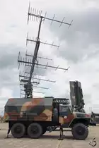 Ein Ural 375D mit P-18M Radar der Ungarischen Luftwaffe, aufgenommen im August 2010 in Kecskemét.