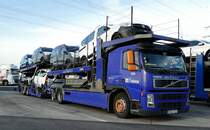 =Volvo FM - Autotransporter steht auf einem Rastplatz an der A 3 im März 2017
