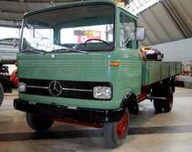 MB 608 steht bei den Retro Classics 2017 in Stuttgart, März 2017