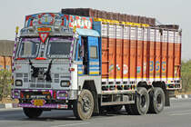 TATA 2518, 17.Februar 2017, Jaipur Kishangarh Expressway, Rajasthan, Indien.