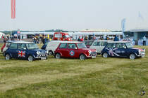 Eine Formation Mini´s im Juli 2014 in Fairford.