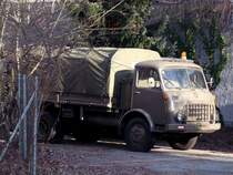 STEYR680 befindet sich in einem Garten in Ried i.I.; 081228