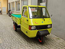 Piaggio Ape gesehen am 15. März 2017 in der Altstadt von Ansbach.