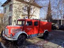 STEYR380 ehem. R�stfahrzeug der FF-Oberreith hat in einem Garten in Ried i.I. seine neue Heimat gefunden; 081228