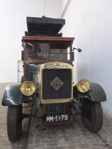 Dieser Hansa Lloyd wurde 1929 von der Straßenbahngesellschaft in Porto für Instandsetzungsarbeiten an den Oberleitungen angeschafft und ist nun eines der Exponate im Straßenbahnmuseum von Porto. (Februar 2017)
