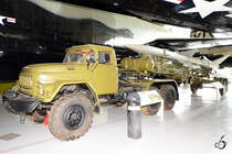 Ein Zil-131 mit einer S-75 Dwina (SA-2 Guideline) Flugabwehrrakete (Duxford, September 2013)